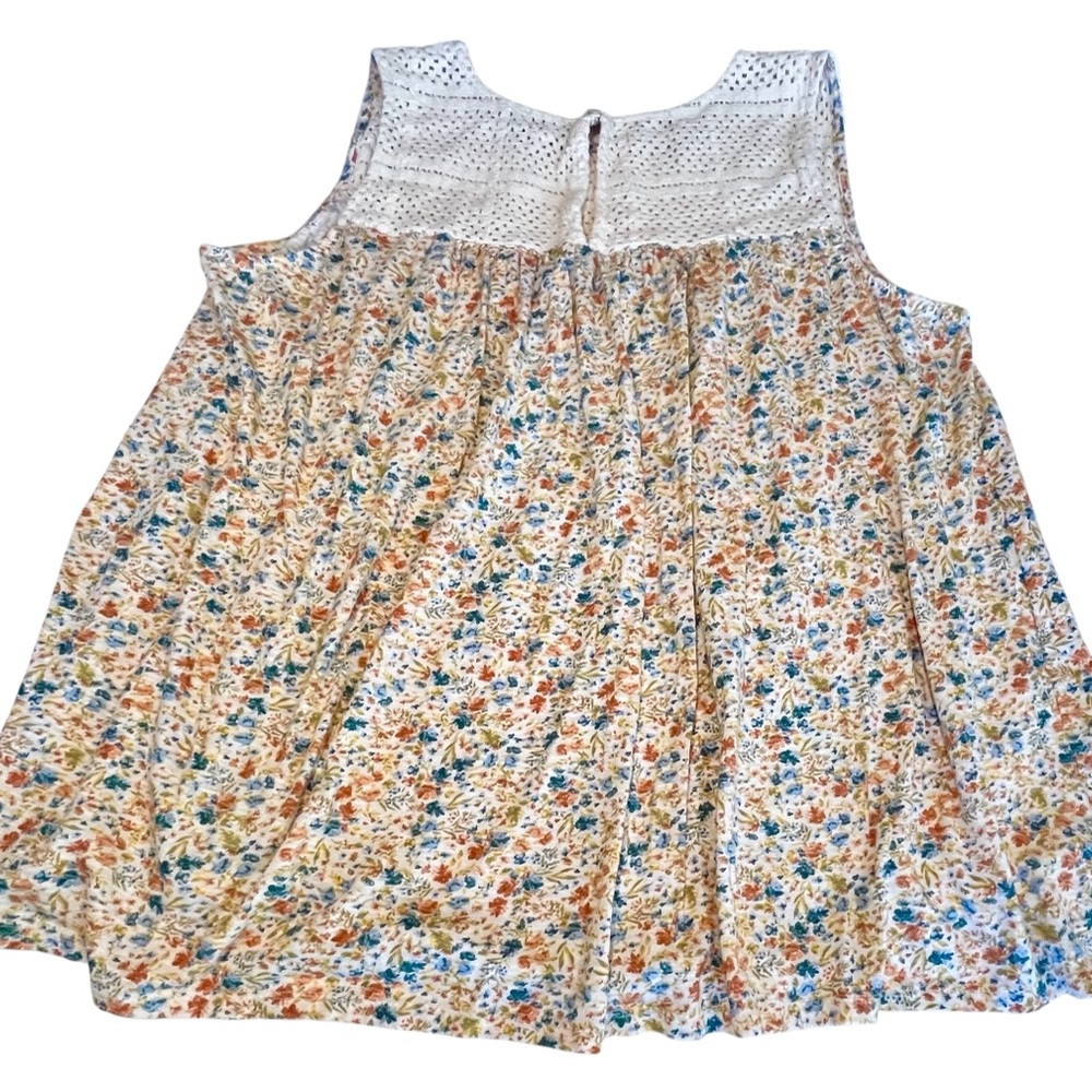 Wonderly Floral Sleeveless Blouse with White Lace - Picture 3 of 7